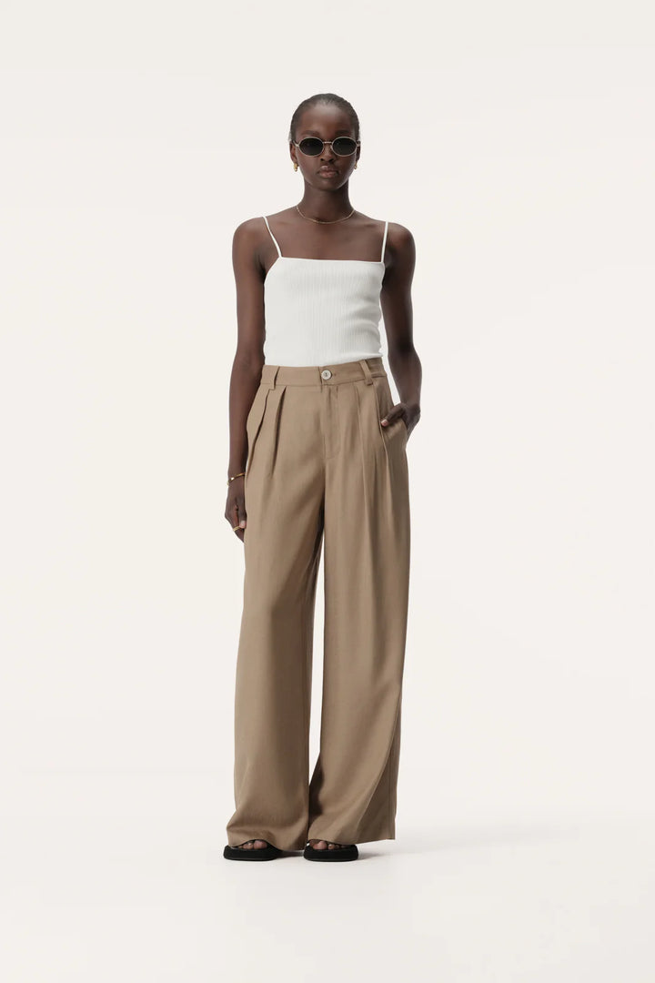 Nina Pant - Malt
