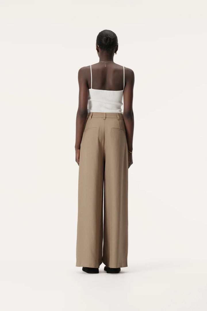 Nina Pant - Malt