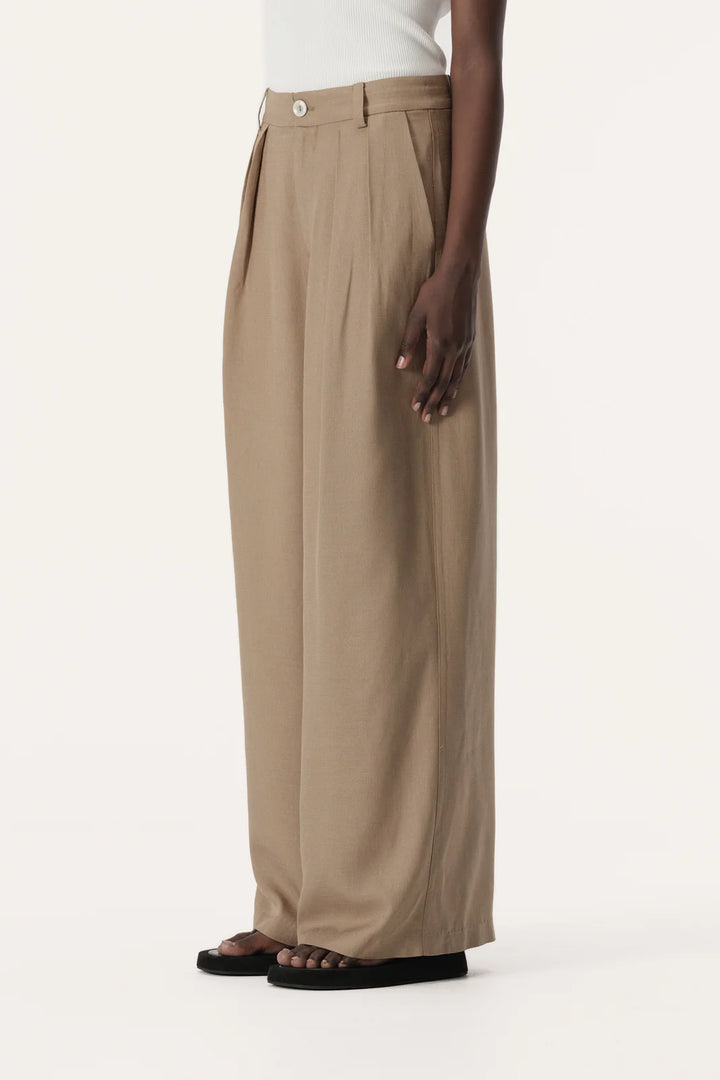 Nina Pant - Malt