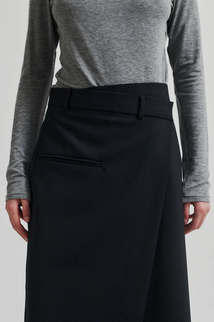 Elevate Skirt - Black