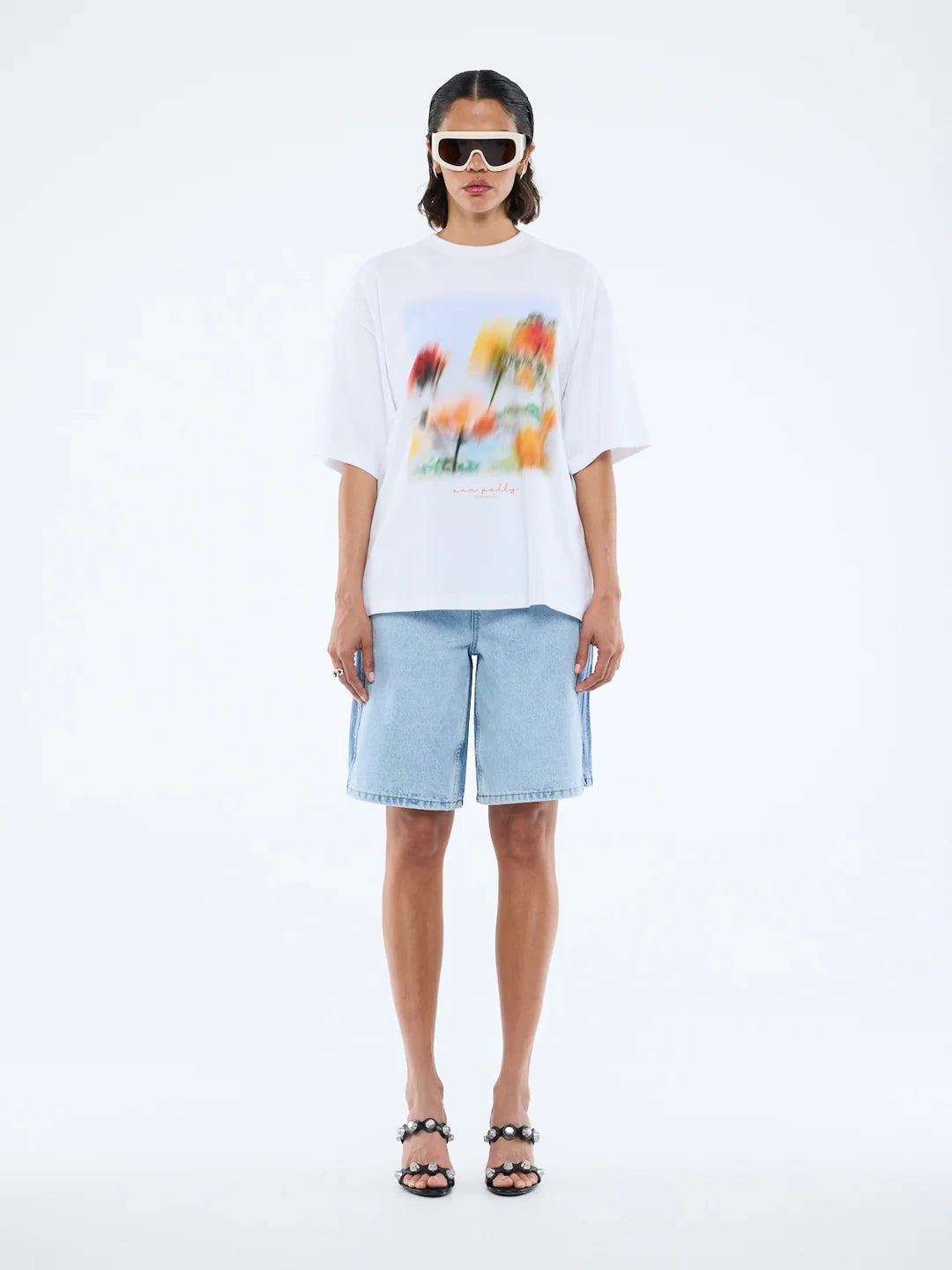 Blurred Daisy Frame Tee - White
