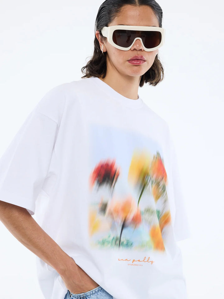 Blurred Daisy Frame Tee - White