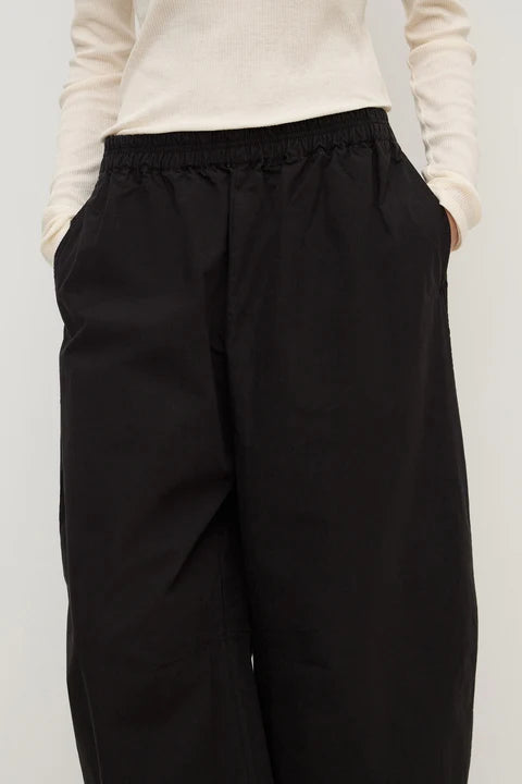 Lola Barrel Pant - Black