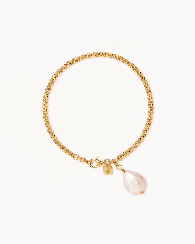 Gold Embrace Stillness Pearl Bracelet