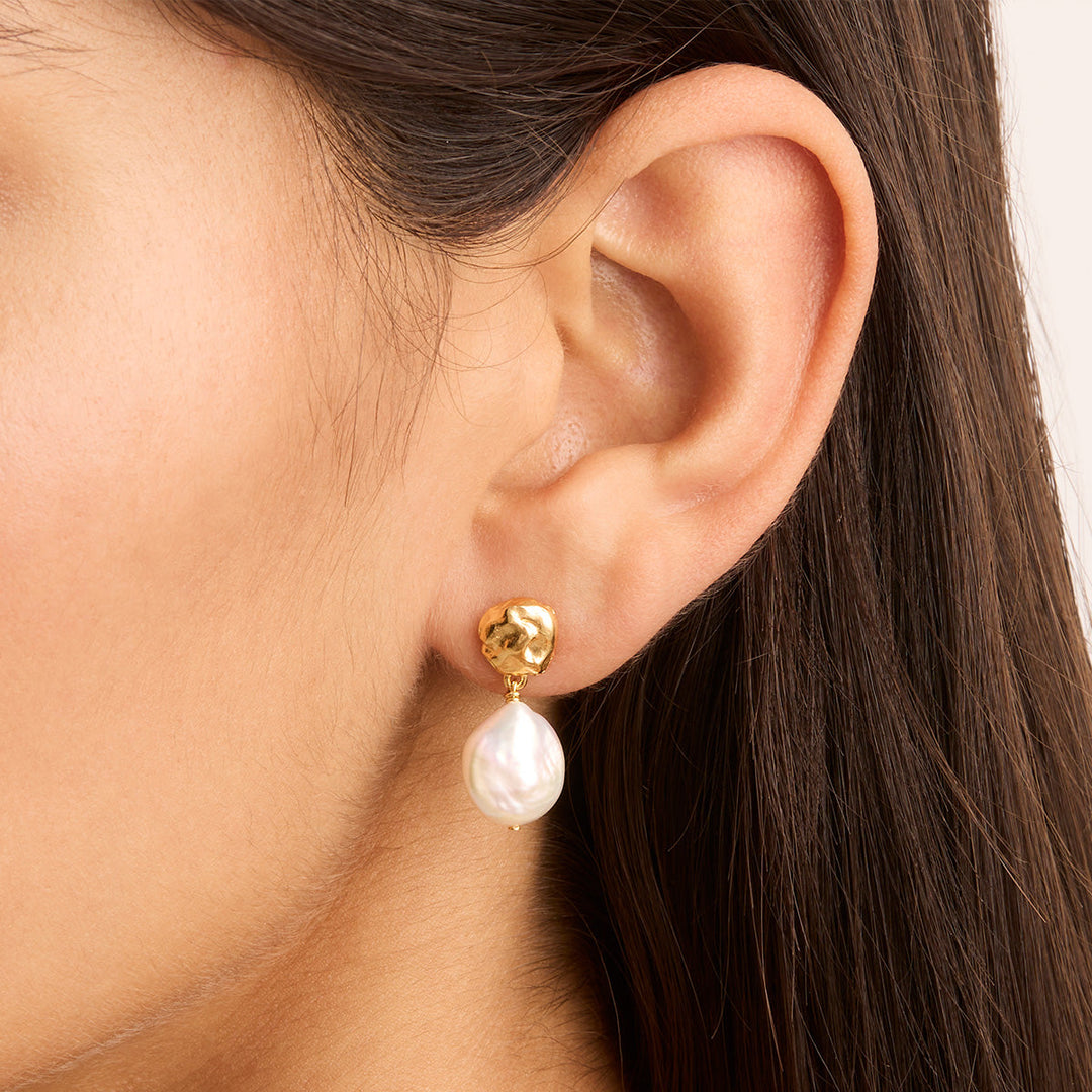 Endless Grace Pearl Drop Earrings Gold