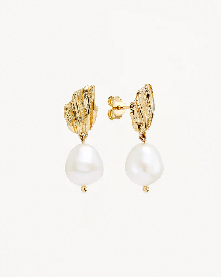 Moonlit Tides Pearl Earrings - Gold