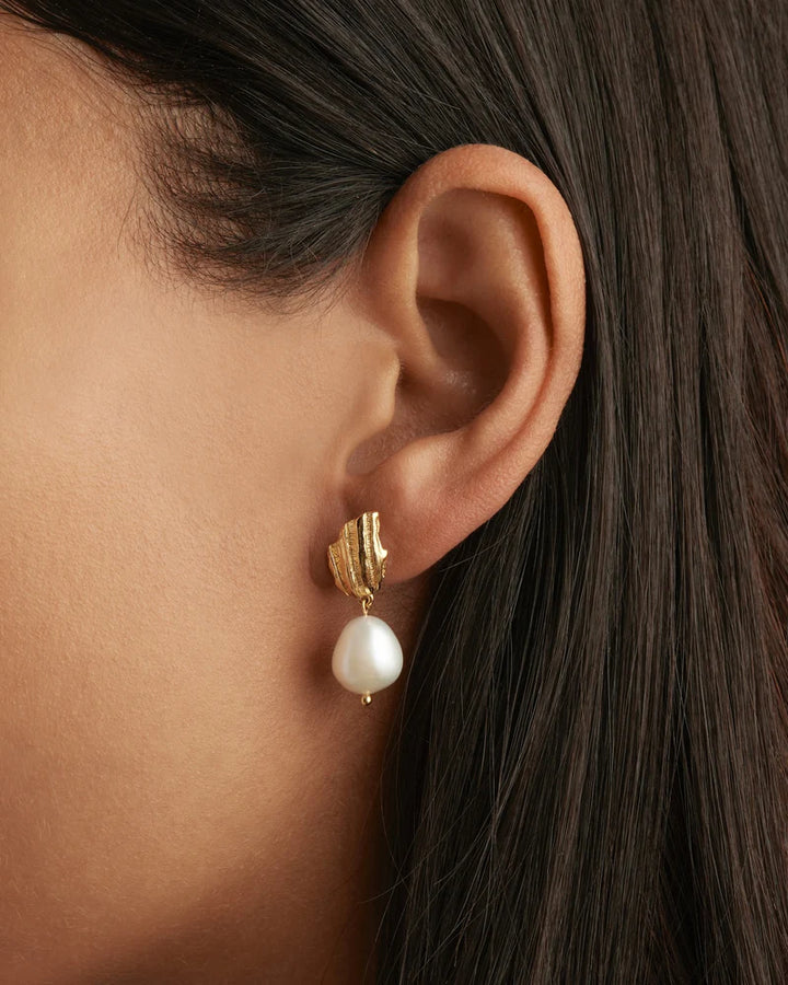 Moonlit Tides Pearl Earrings - Gold