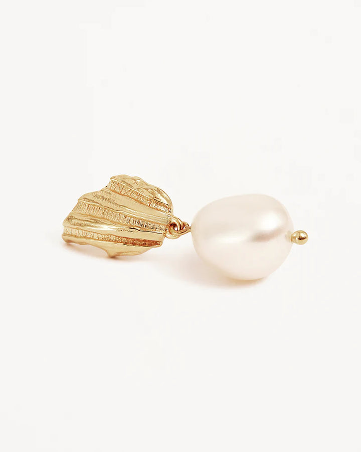 Moonlit Tides Pearl Earrings - Gold