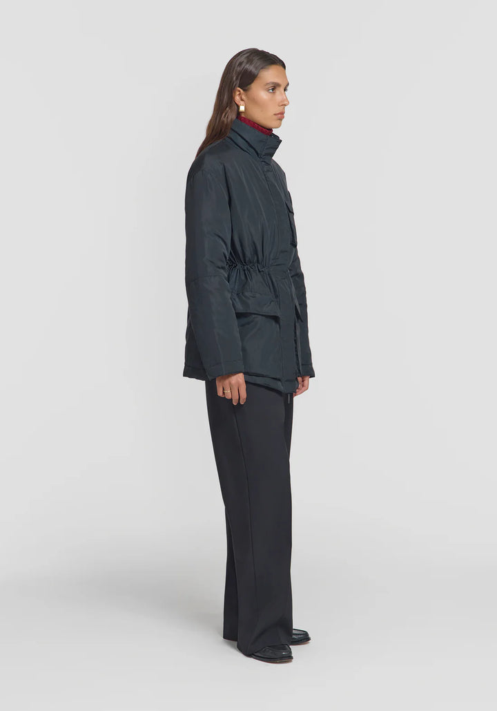 Aerodynamic Reversible Puffer - Black