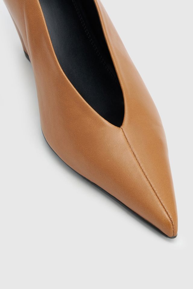 Rhys Pump - Tan